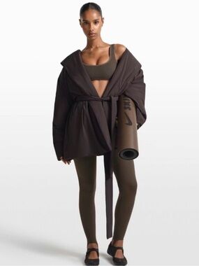 Nike skims wrap around coat MEDIUM